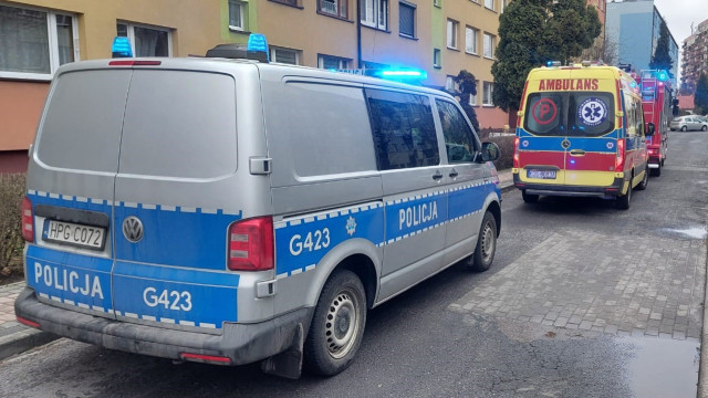Dzielnicowi siłowo weszli do mieszkania. Senior pilnie potrzebował pomocy medycznej.
