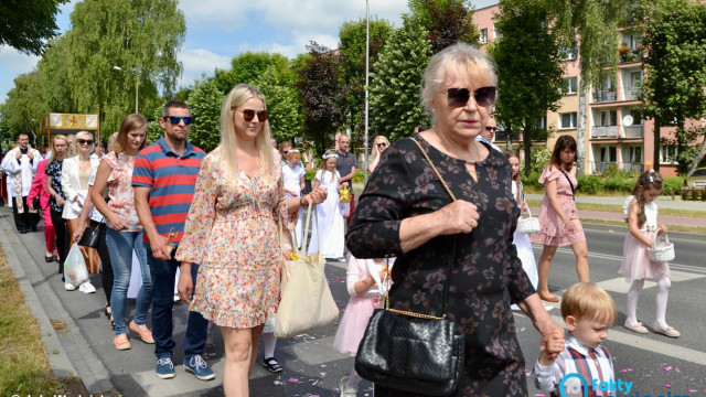 Dzisiaj Boże Ciało. Procesje na ulicach – FILM, FOTO