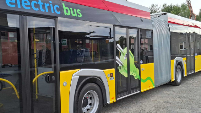 Elektryczny przegubowiec już w taborze oświęcimskiego przewoźnika – FOTO