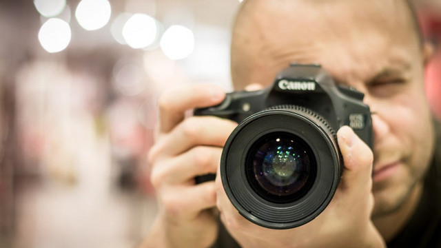 Fotograf na wesele – jakie uprawnienia i sprzęt powinien posiadać?