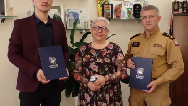 Gmina Brzeszcze wspiera Komendę PSP w Oświęcimiu – dotacja na nową bramę wjazdową - InfoBrzeszcze.pl