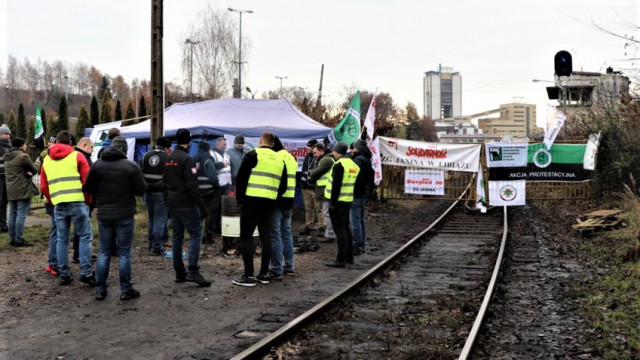 Górnicy zablokowali wyjazd pociągów z węglem - InfoBrzeszcze.pl