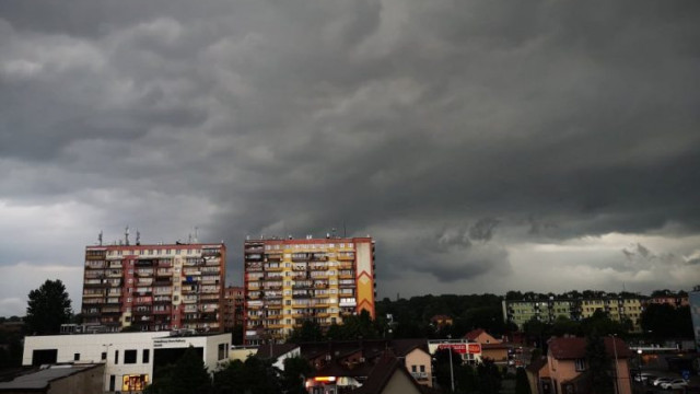 Gwałtowne burze, grad i ulewny deszcz. Ponad 40 zdarzeń w naszym powiecie