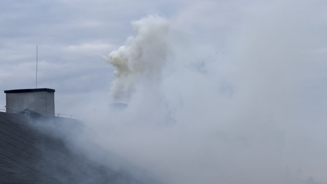 Habemus smog! Biały dym nie z Watykanu, a z komina w Oświęcimiu, niska emisja w pełnej krasie