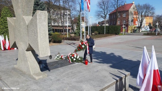 Hołd ofiarom katastrofy smoleńskiej – FOTO