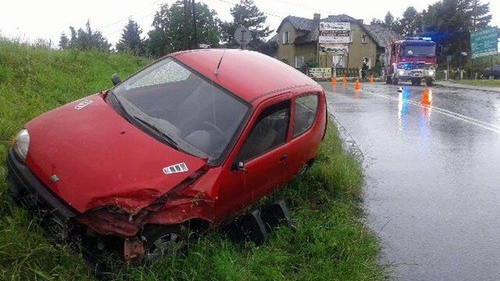 JAWISZOWICE. Na łuku drogi straciła panowanie nad pojazdem