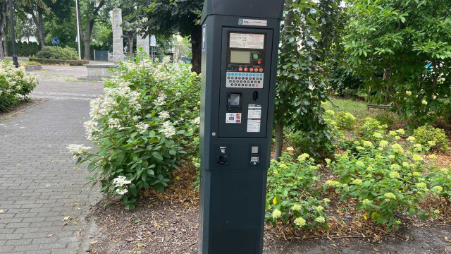 Jeszcze w czterech parkomatach trzeba płacić gotówką