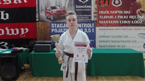 KARATE. Jest złoto! Jakub Pawłowski na najwyższym stopniu podium Mistrzostw Polski Centralnej Oyama Karate w Kata