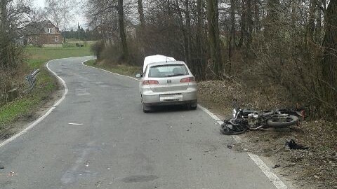 KĘTY. Motocyklista w ciężkim stanie trafił do szpitala