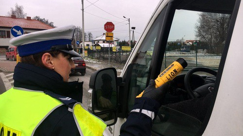 KĘTY. Pijany chciał zawieźć dzieci na wycieczkę