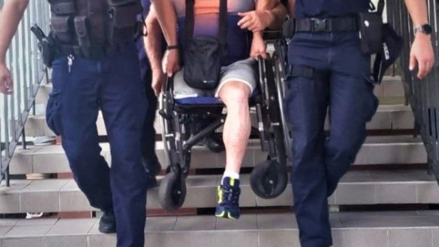 Kęty: Policjanci pomogli osobie na wózku dotrzeć do lokalu wyborczego i oddać głos