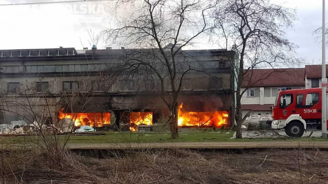 KĘTY. Pożar na terenie hali produkcyjnej w Kętach Podlesiu