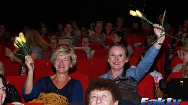 Kino dla kobiet z gromkim „Sto lat” – FILM, FOTO