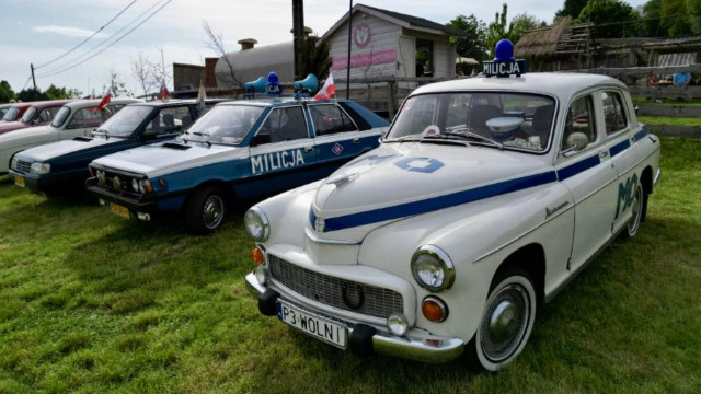 Klasyki motoryzacji w powiecie. Zlot syren i warszaw – FOTO