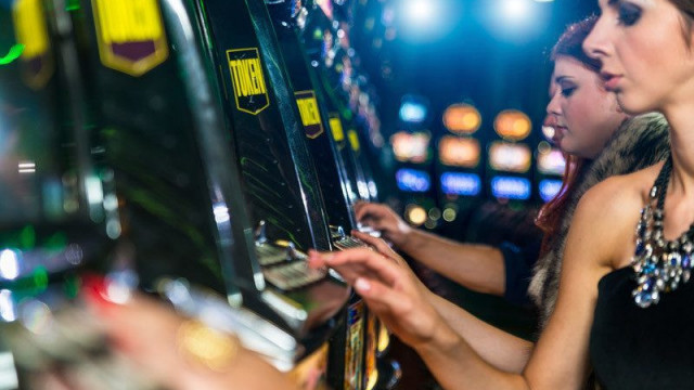 Kobiety częściej niż mężczyźni przyznają się do uzależnienia od hazardu