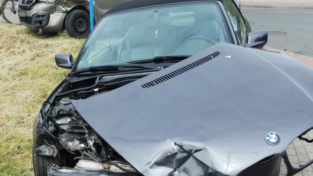 Kolizja drogowa z udziałem trzech pojazdów