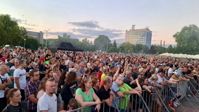 Koncertowe Powitanie Lata. T.Love i inne gwiazdy rozgrzały Oświęcim