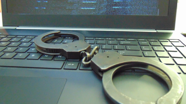Kradzież 19 000 zł z konta bankowego mieszkanki gminy Zator podczas sprzedaży internetowej