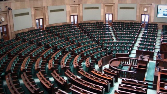 KRAJ. Sejm uchwalił 14 „zdrowotnych” regulacjach, by skuteczniej walczyć z COVID-19