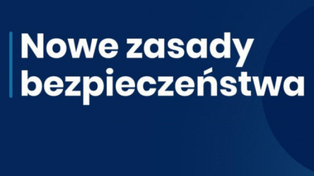 KWP Kraków. Policjanci kontrolują przestrzeganie obostrzeń sanitarnych w środkach komunikacji i obiektach handlowych