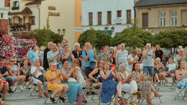 Letni festiwal orkiestr ożywił rynek w Oświęcimiu – FILM, FOTO