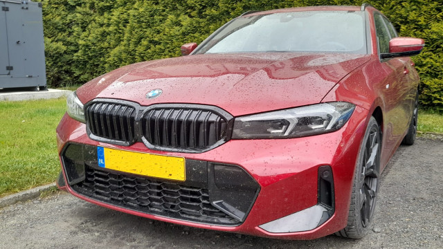 Luksusowe BMW za 300 tys. zł odzyskane w Przeciszowie! Obcokrajowcy zatrzymani przez policję!