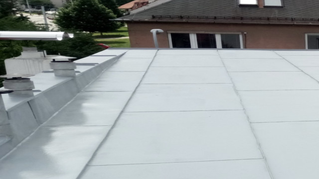 Malowanie dachu – cena. Ile kosztuje malowanie dachu?