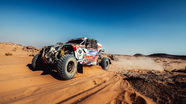 Marek Goczał i Rafał Marton na podium 9 etapu rajdu Dakar – FOTO