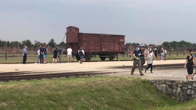 Miejsce pamięci Auschwitz dłużej otwarte dla zwiedzających