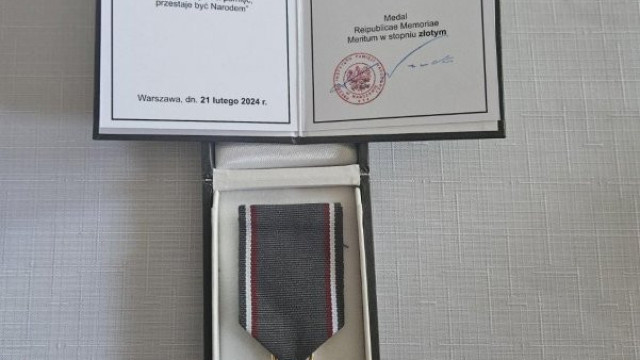 Mieszkaniec Gminy Zator Stanisław Brzeźniak odznaczony złotym medalem  Reipublicae Memoriae Meritum