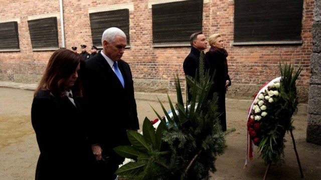 Mike Pence i Andrzej Duda w Miejscu Pamięci – FOTO