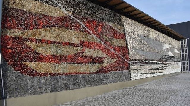 Mozaika ważyła 100 ton. Zdobi nowy dworzec w Oświęcimiu