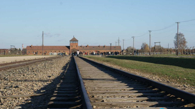 Muzeum Auschwitz o słowach Pietrzaka: Moralne i intelektualne zepsucie