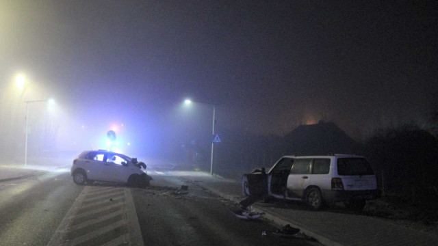 Nocne zderzenie dwóch osobówek. Kobieta poważnie ranna – FOTO