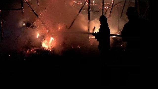 Nocny pożar w Skawinkach. Spłonął budynek gospodarczy