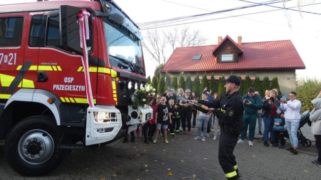 Nowy pojazd dla strażaków z Przecieszyna