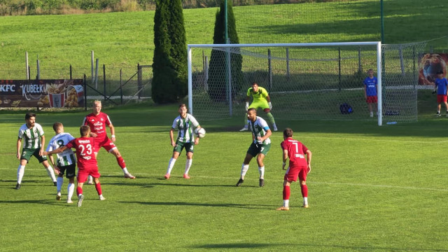 Obrońca trofeum za burtą. Niwa z Jawiszowicami w finale