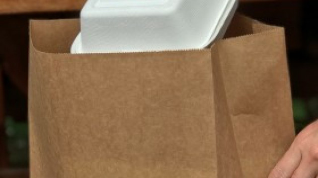 Odbierając posiłek z restauracji, ujęli pijanego kierowcę