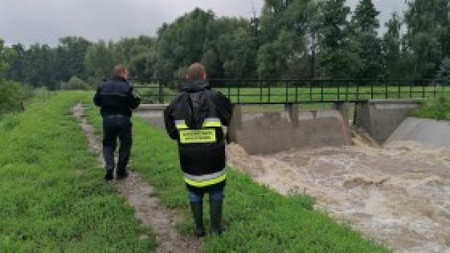 Opady dały się we znaki. Służby z gminy Kęty od wczoraj działają w terenie