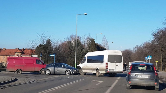 Oślepiło ją słońce? Karambol na Legionów