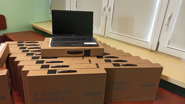 OŚWIĘCIM. 31 laptopów trafi do 9 szkół