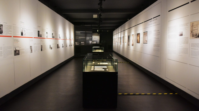 OŚWIĘCIM. „Drutami otoczony skrawek świata…” Nowa wystawa czasowa w Auschwitz