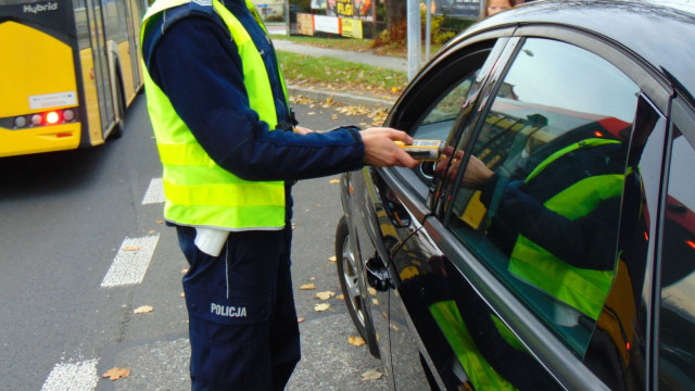 OŚWIĘCIM. Drogówka przerwała jazdę pijanej kierującej renault