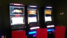 Oświęcim, Kęty. Policjanci i celnicy zabezpieczyli automaty do gier hazardowych, oficjalnie działające jako quizomaty