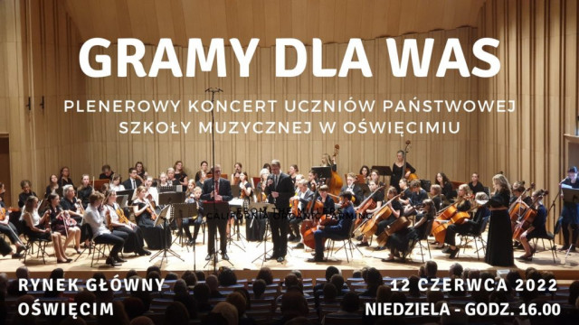 Oświęcim. Koncert uczniów szkoły muzycznej na rynku