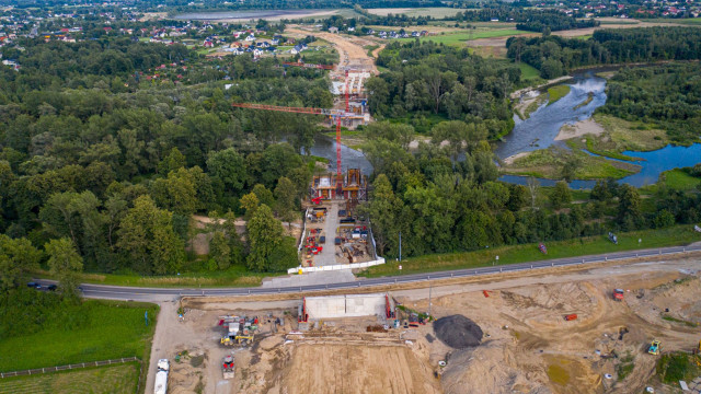 OŚWIĘCIM. Sierpiowy przelot dronem nad budową nowej obwodnicy do drogi S1