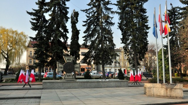 OŚWIĘCIM. Symboliczne złożenie kwiatów w 10. rocznicę tragedii pod Smoleńskiem