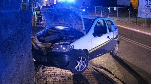 OŚWIĘCIM. Szaleńczą ucieczkę przed policjantami zakończył na zamkowym murze