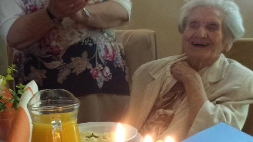 OŚWIECIM. Tradycyjne „Sto lat” trzeba zamienić na dwieście. Marta Burdek świętowała 104. urodziny