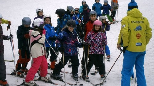 OŚWIĘCIM. Trzecio- i czwartoklasiści na stok. Ruszyły zapisy na kurs nauki jazdy na nartach